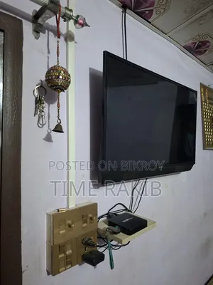 স্কাইভিউ এলইডি টিভি দুইটি.. একটি ৩২ ইঞ্চি আর একটি ২৮ ইঞ্চি
