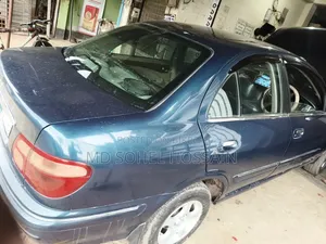 Nissan Sunny 2002 Blue