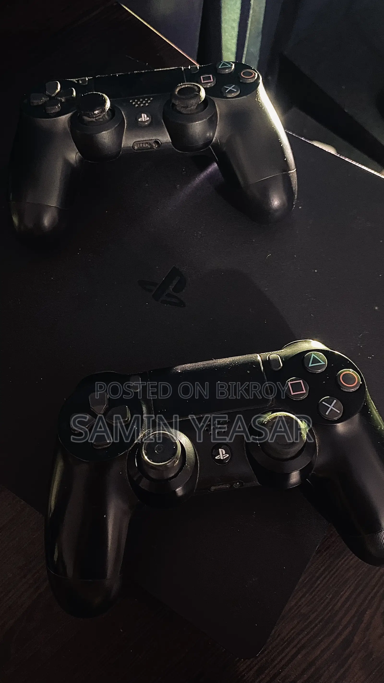 PS4 Slim + 2 Original Controllers 🎮