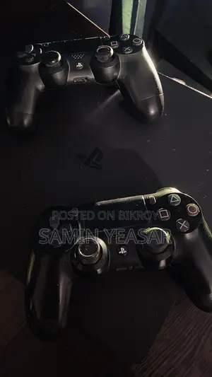 PS4 Slim + 2 Original Controllers 🎮
