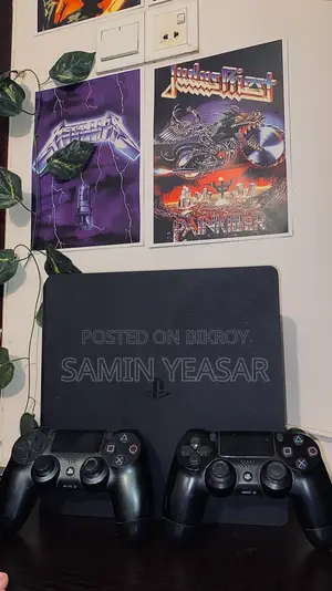 PS4 Slim + 2 Original Controllers 🎮