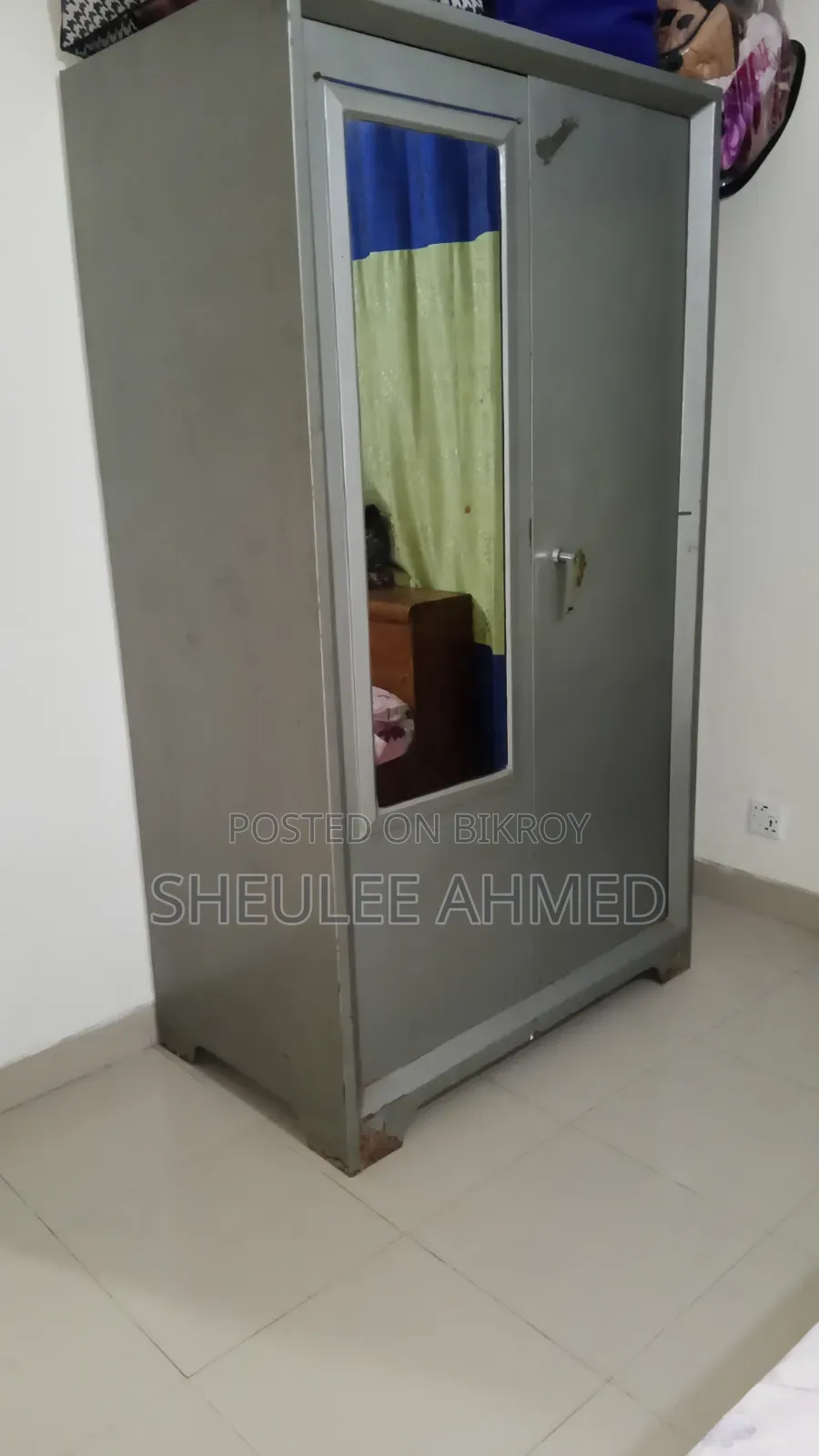 একটি স্টিলের আলমিরা বিক্রি করতে চাই