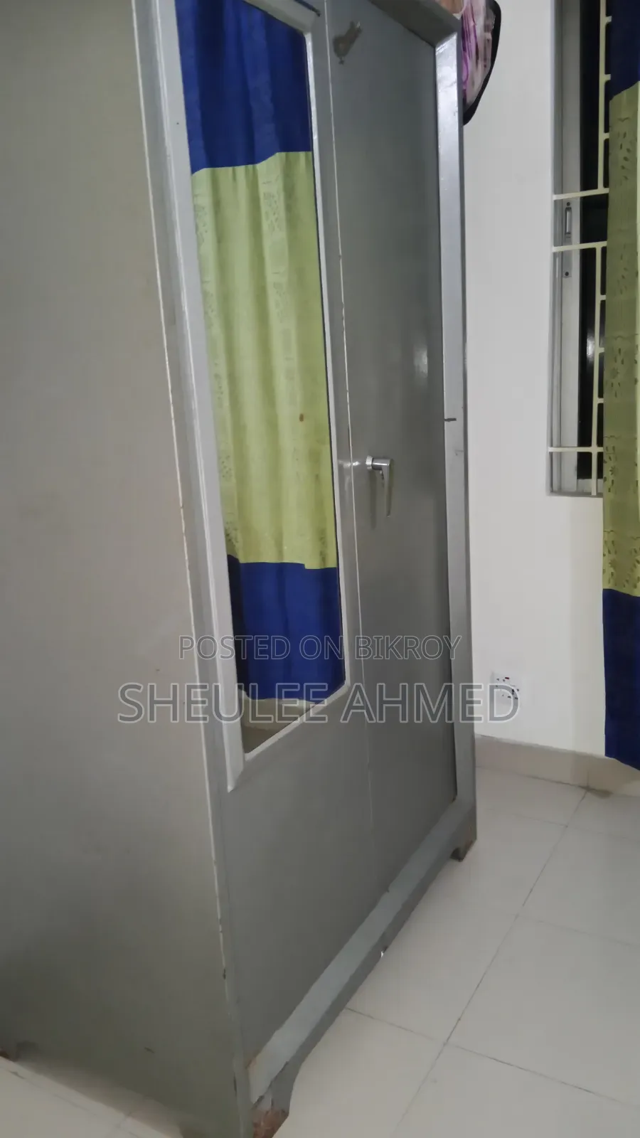 একটি স্টিলের আলমিরা বিক্রি করতে চাই
