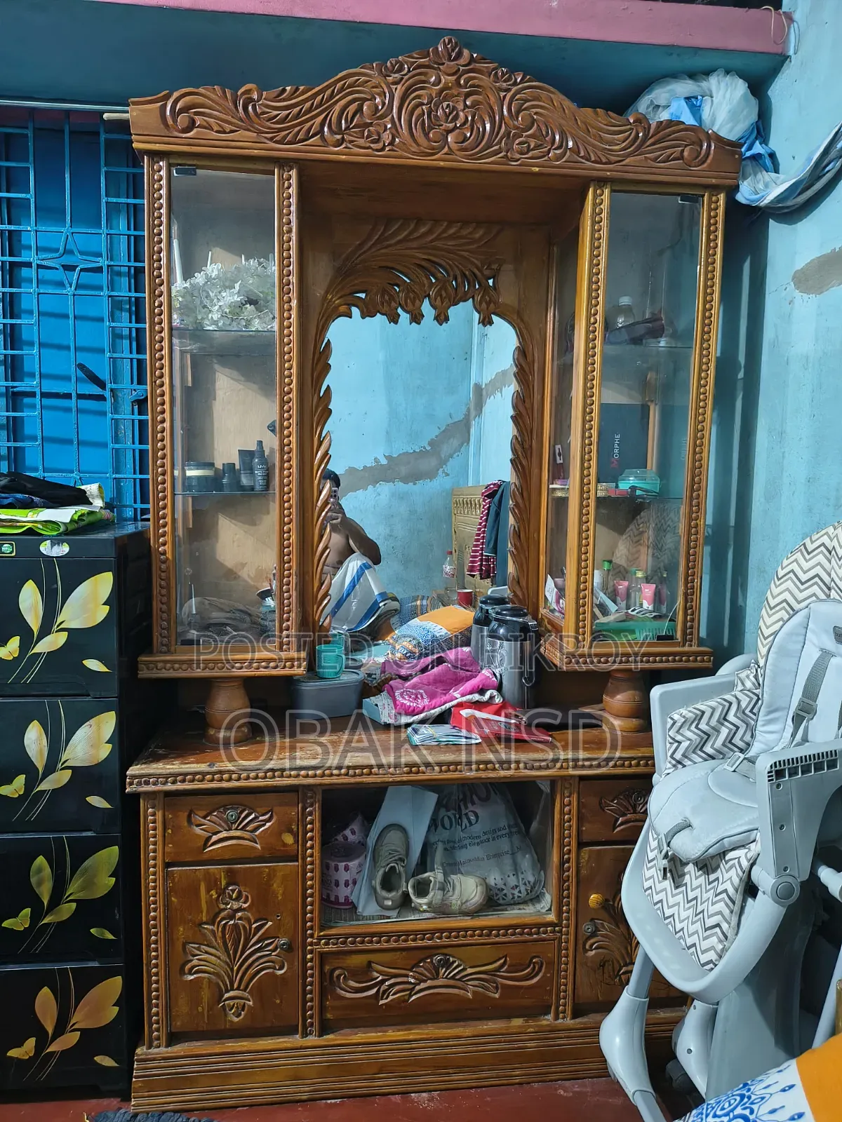 ড্রেসিং টেবিল