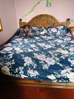 ব্যবহৃত Otobi কাঠের খাট + জাজিম বিক্রি হবে |
