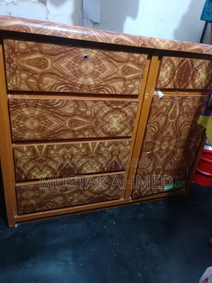 একটি বোর্ডের ওয়ার্ডড্রপ বিক্রি করা হবে