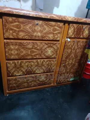 একটি বোর্ডের ওয়ার্ডড্রপ বিক্রি করা হবে
