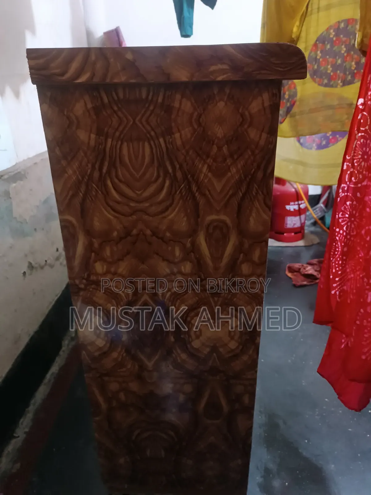 একটি বোর্ডের ওয়ার্ডড্রপ বিক্রি করা হবে