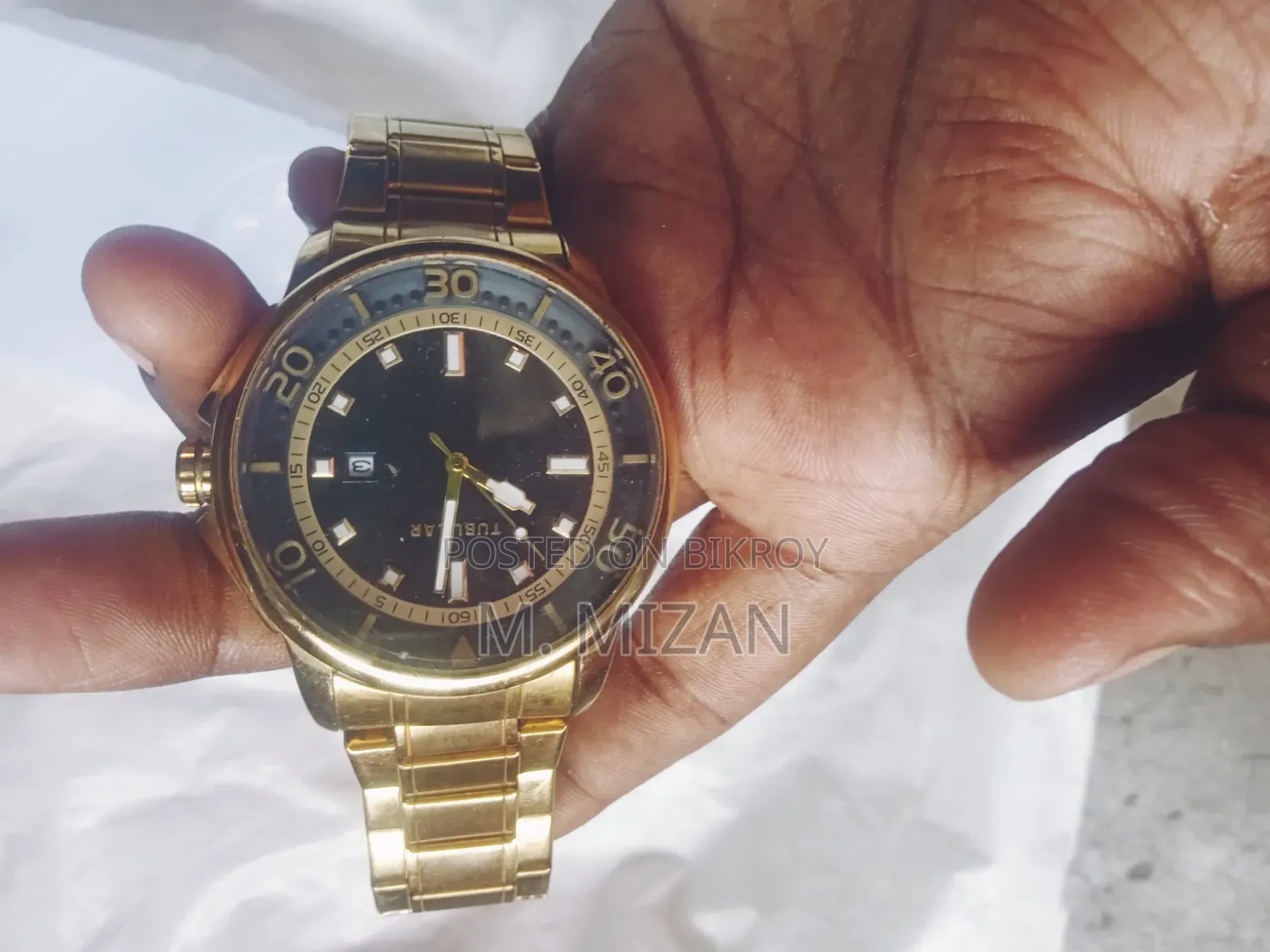 Tubular Analog Chain Golden Watch