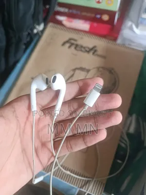 iPhone Earphone Apple