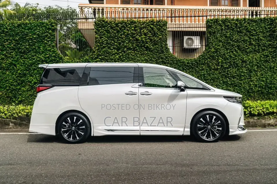 Toyota Alphard 2.5 Hybrid AWD 2023 Off white