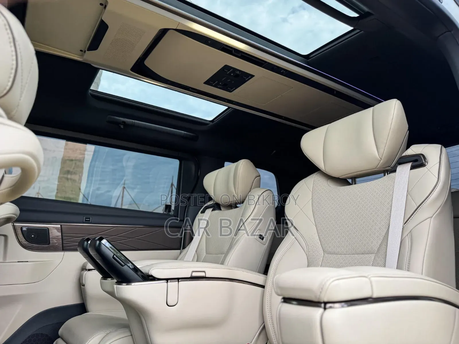Toyota Alphard 2.5 Hybrid AWD 2023 Off white