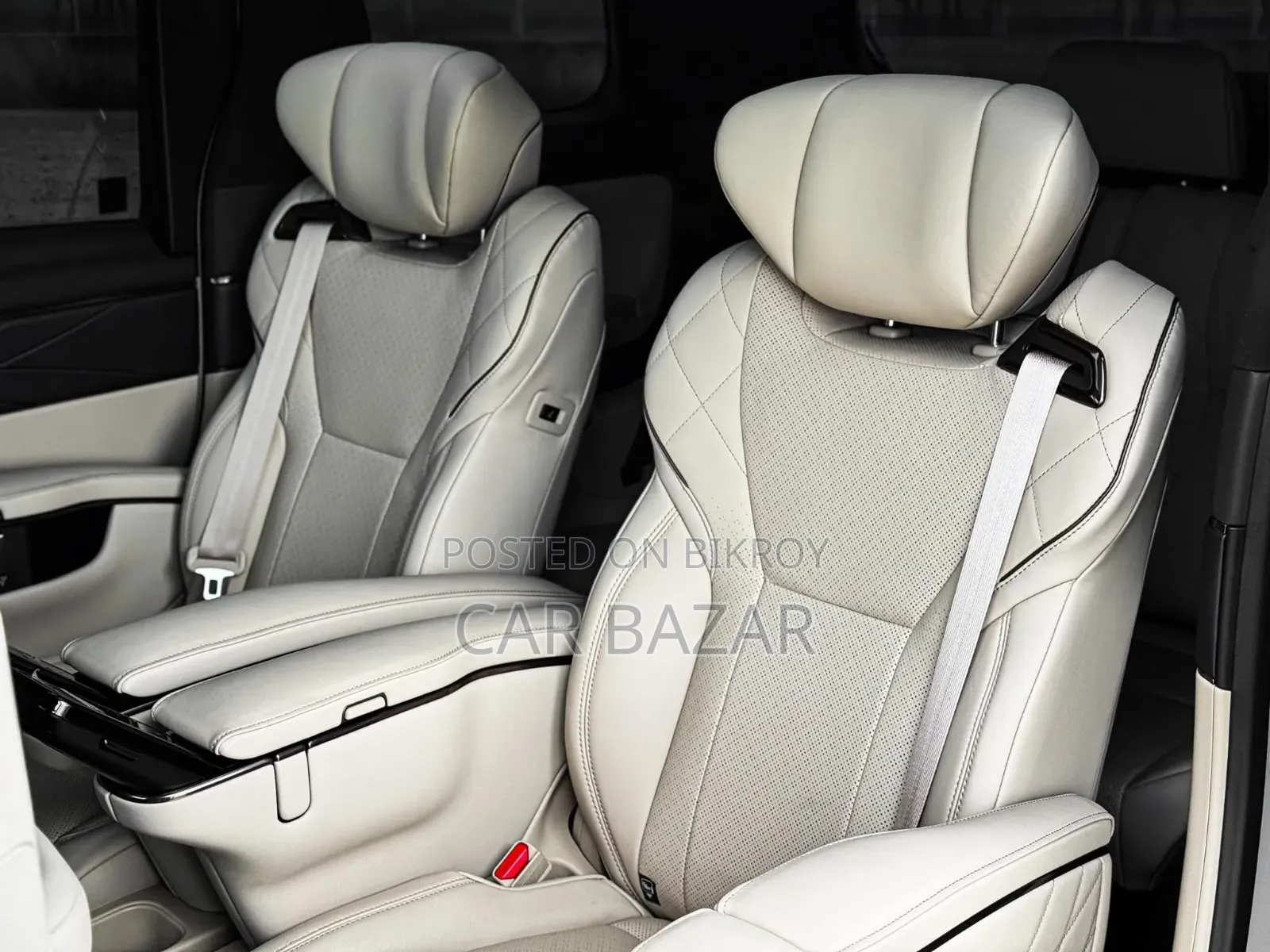 Toyota Alphard 2.5 Hybrid AWD 2023 Off white