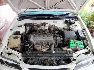 টয়োটা করোল্লা ভারসো ১.৬ ১৯৯৭ হোয়াইট