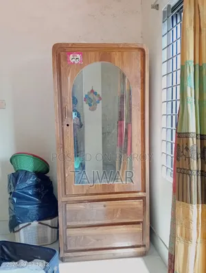 ব্যবহারিত আলমারি