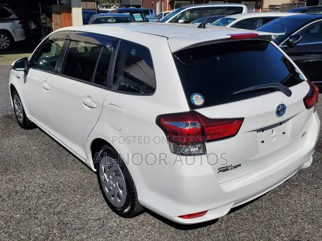 Toyota Corolla Fielder 1.5 Hybrid FWD 2021 White