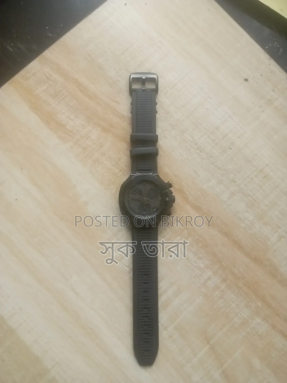Tissot T-Race Quartz Chronograph (Model: T141417 A) ঘড়ি আছে।