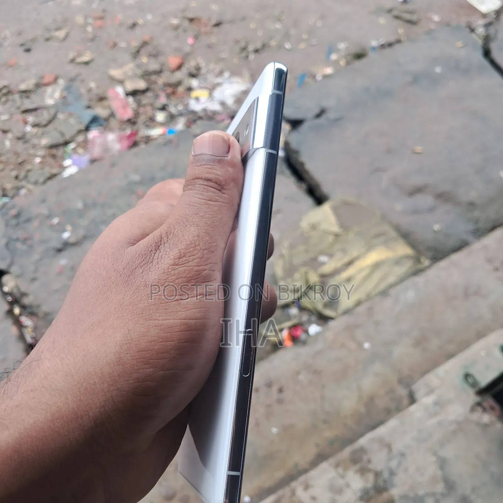 EL 8 GB White