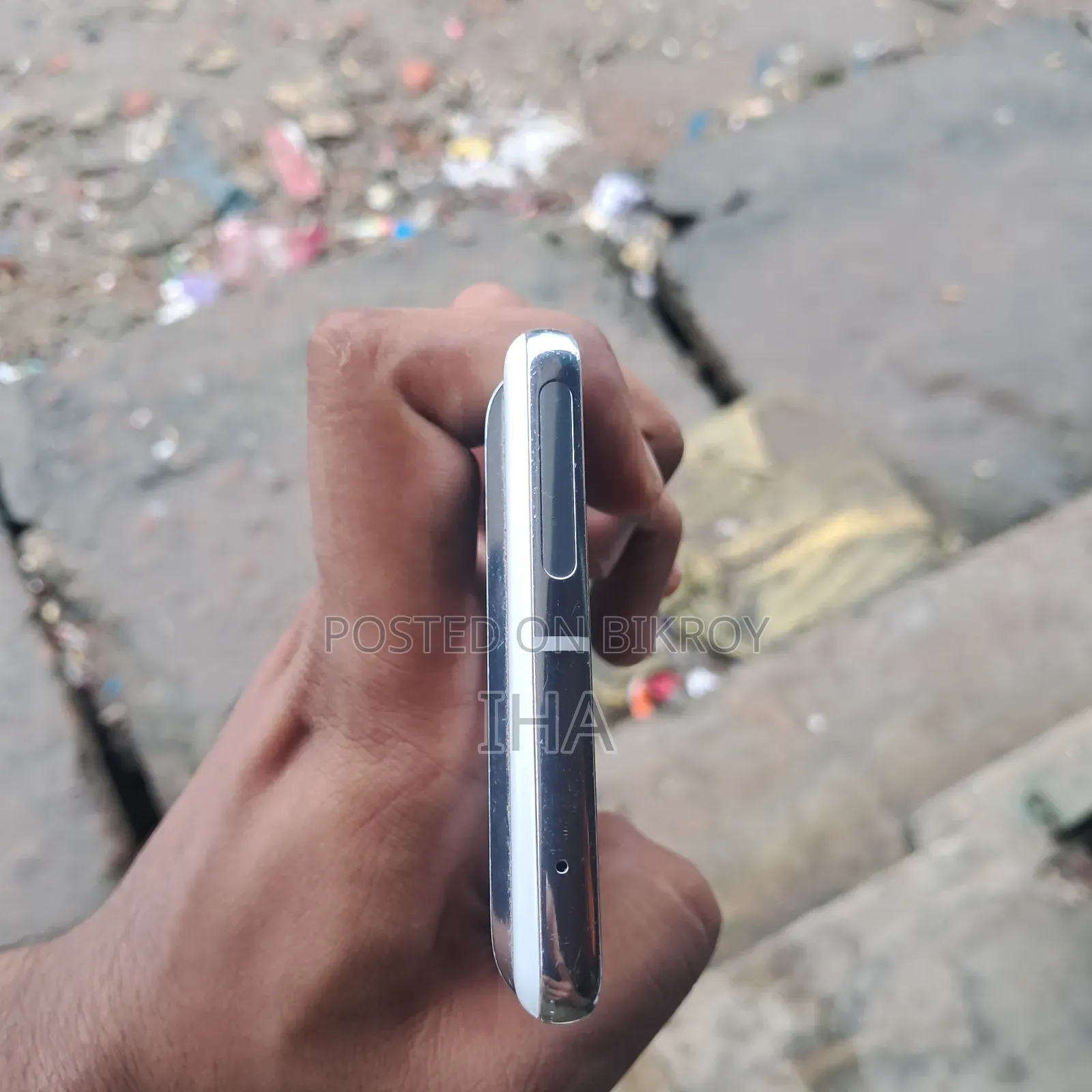 EL 8 GB White