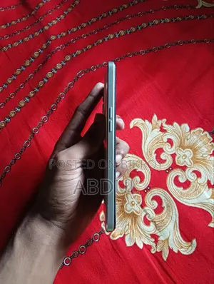 Oppo Reno8 128 GB Rose Gold