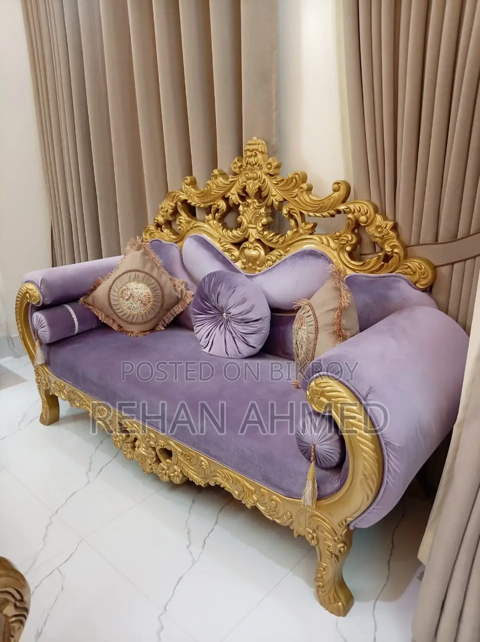 Victoria Style Divan/Sofa