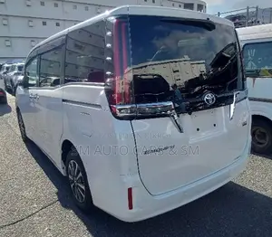 Toyota Esquire 2021 Pearl