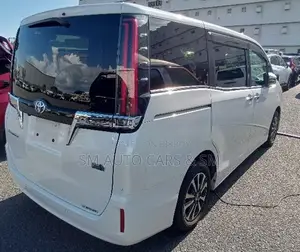 Toyota Esquire 2021 Pearl