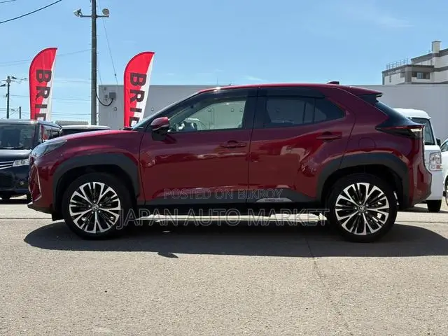 Toyota Yaris Cross 2021 Maroon