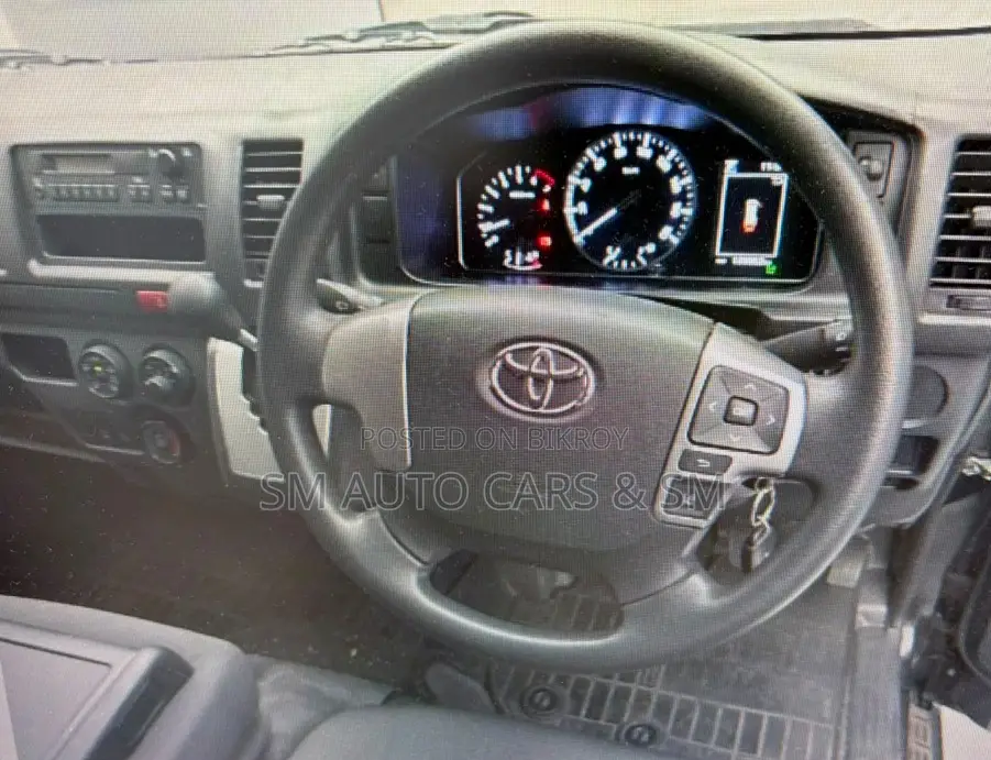 Toyota HiAce 2021 Black