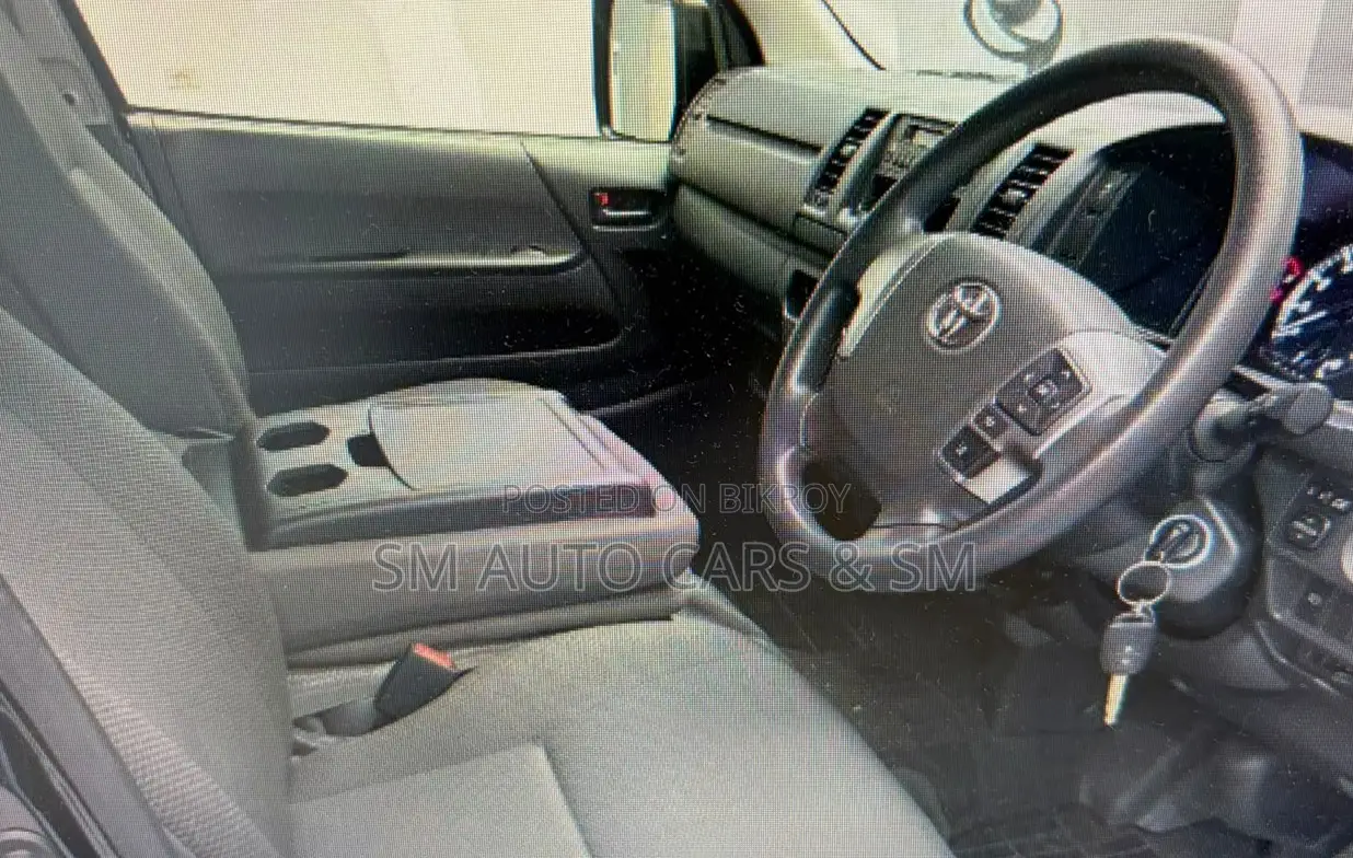 Toyota HiAce 2021 Black