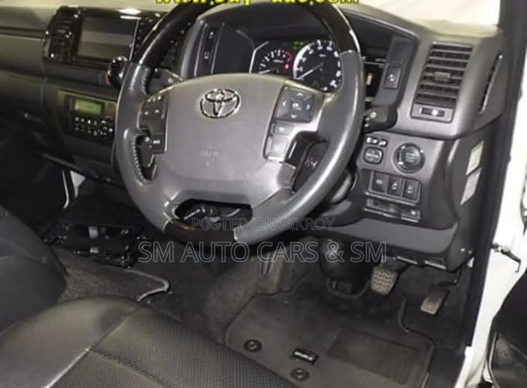 Toyota HiAce 2023 White