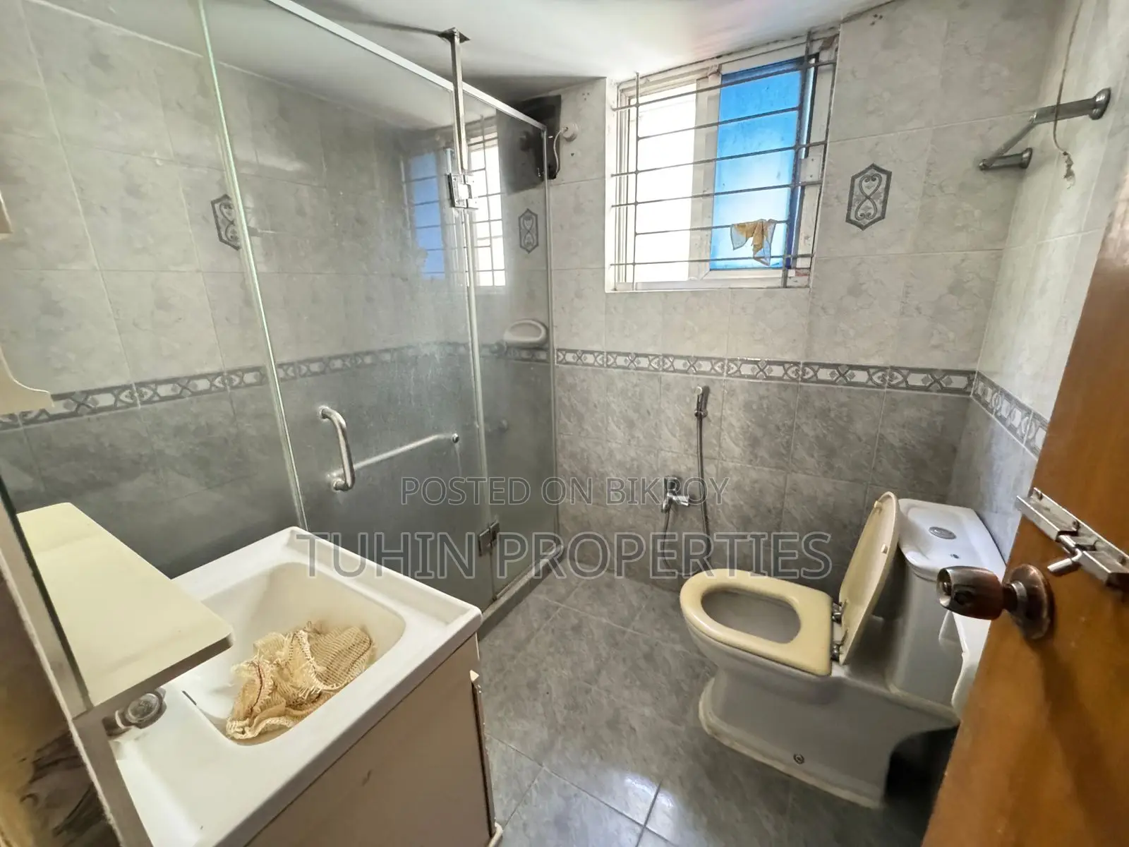 4bdrm Apartment in Uttara for sale