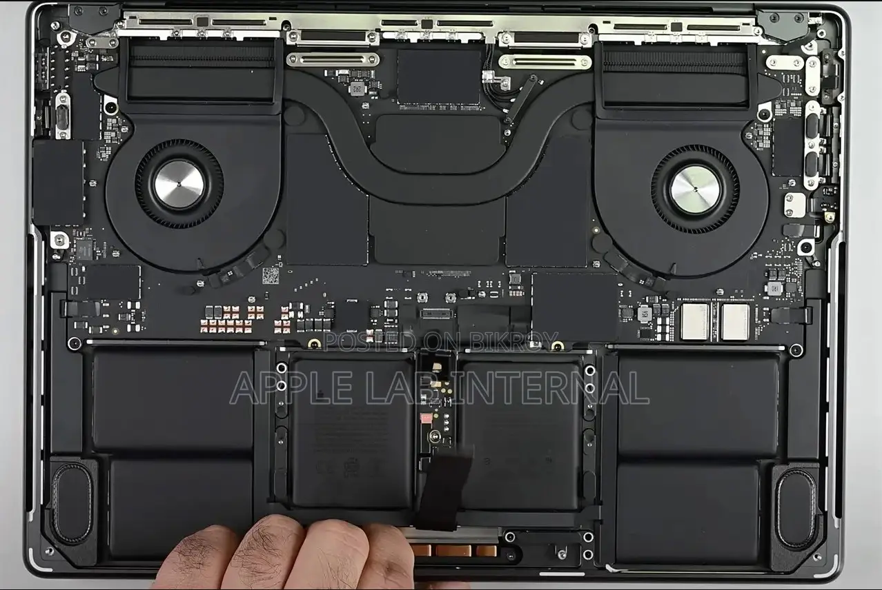 MacBook M4 Pro Max Logic Board Replacement | Apple Lab