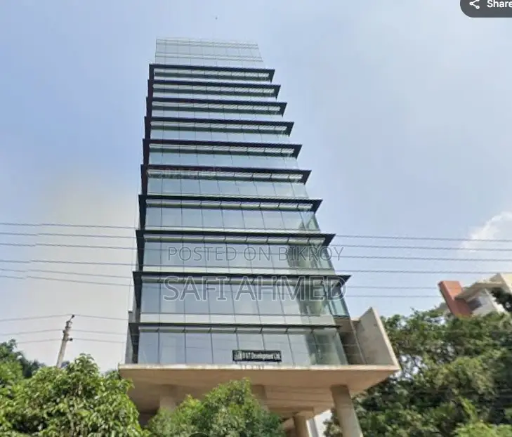 Rent of Commercial Space in the First Floor of the Tower With Car Park