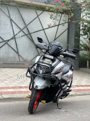 Yamaha YBR 2025 White