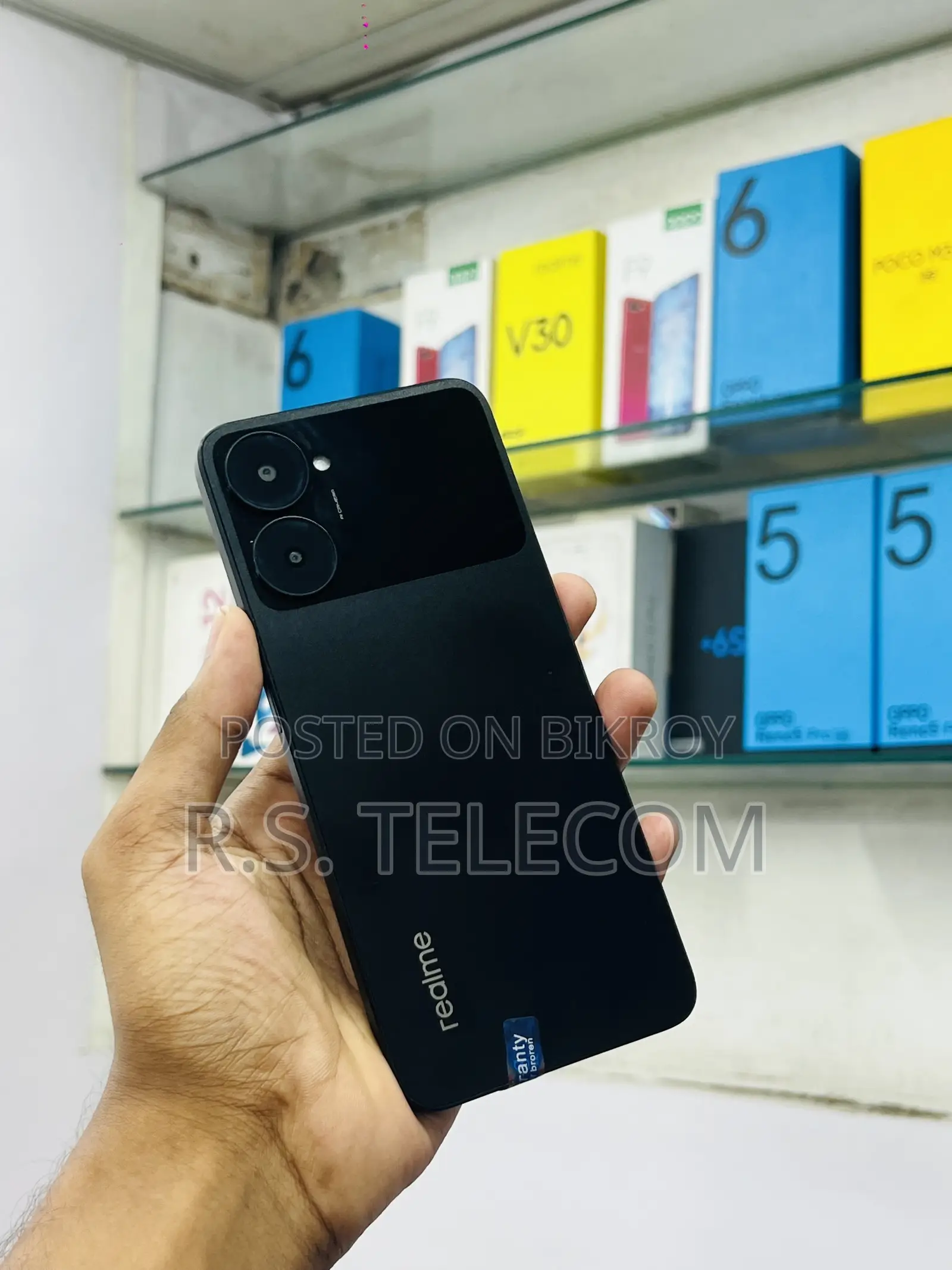 New Realme V30 128 GB Black