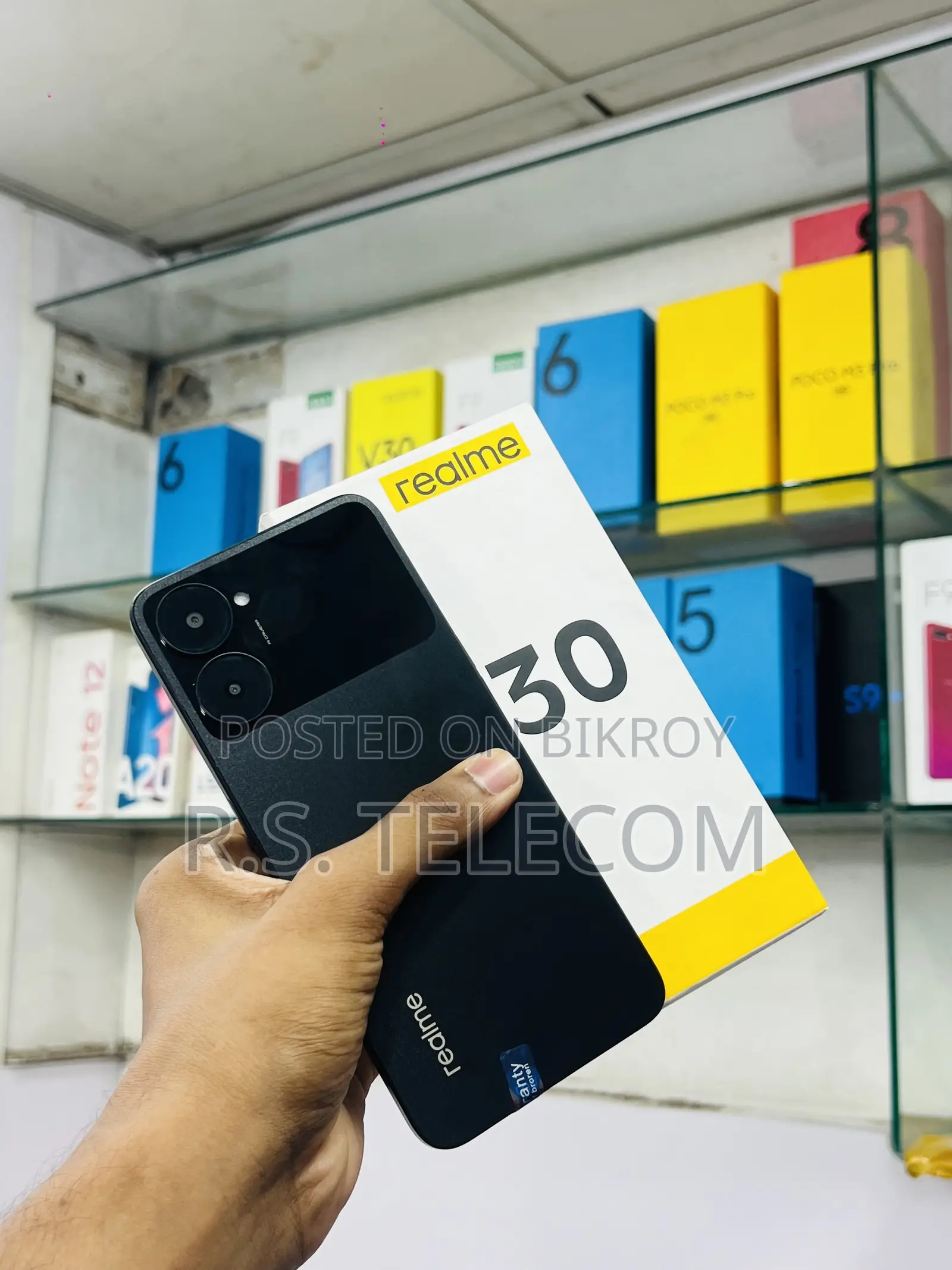 New Realme V30 128 GB Black