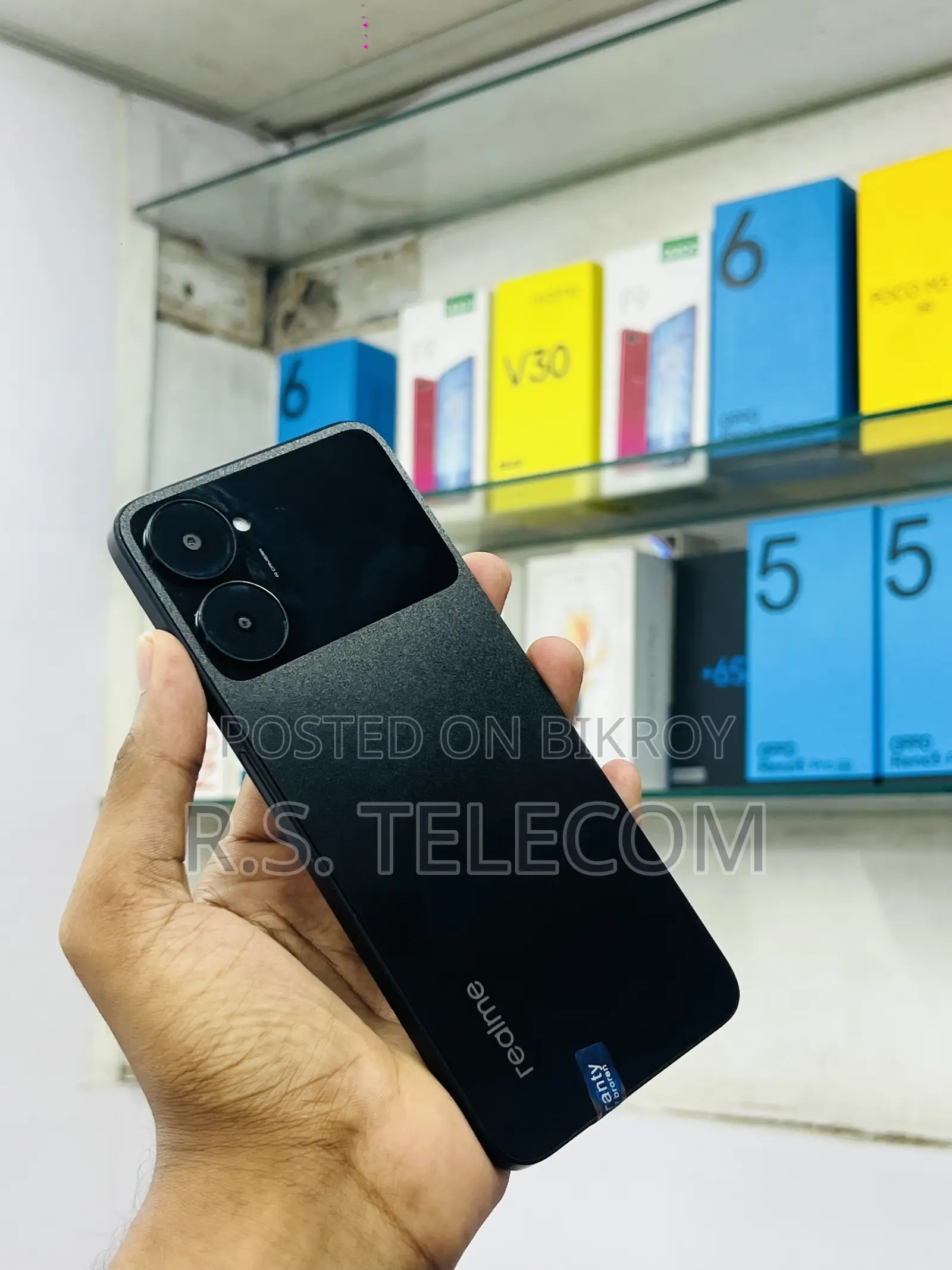 New Realme V30 128 GB Black