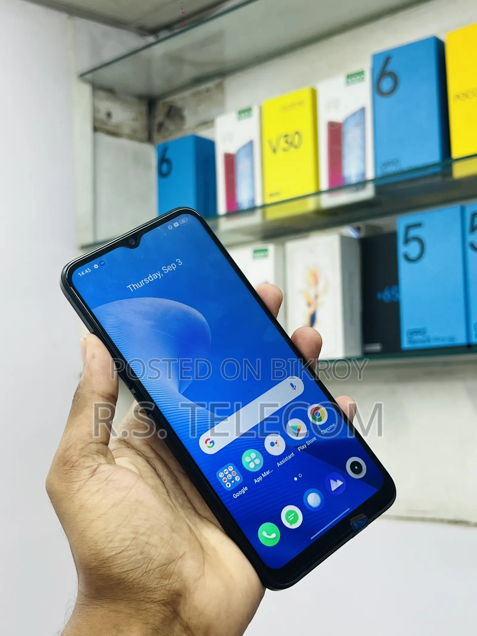 New Realme V30 128 GB Black