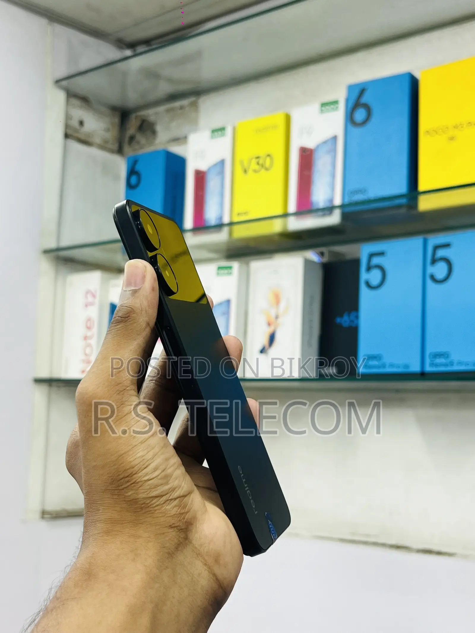 New Realme V30 128 GB Black