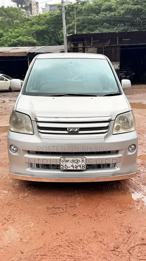 Toyota Noah 2003 Silver
