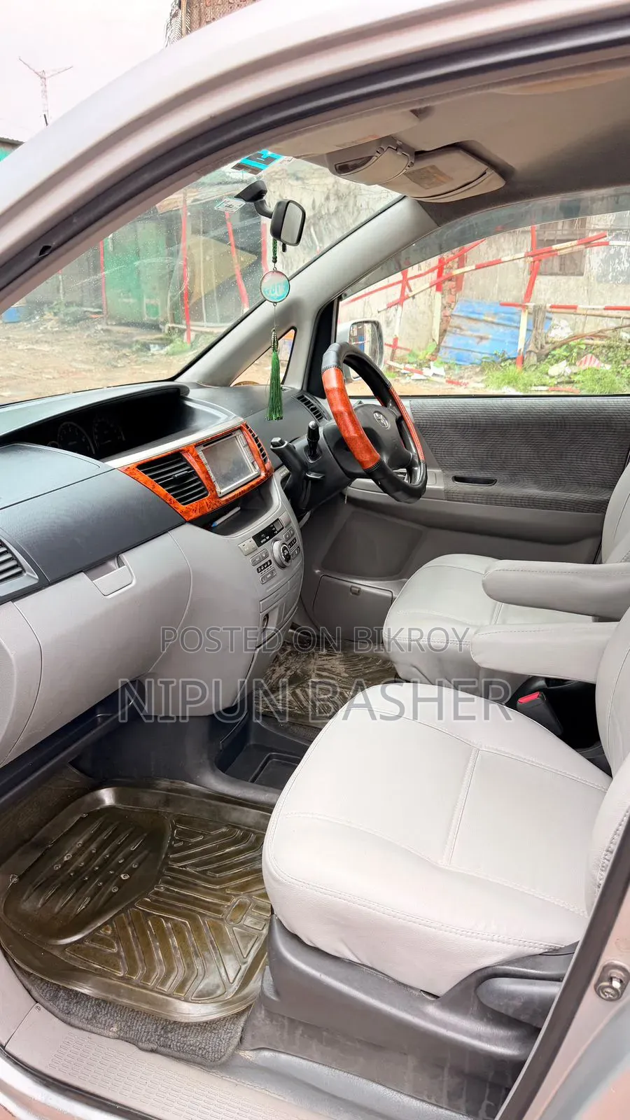 Toyota Noah 2003 Silver