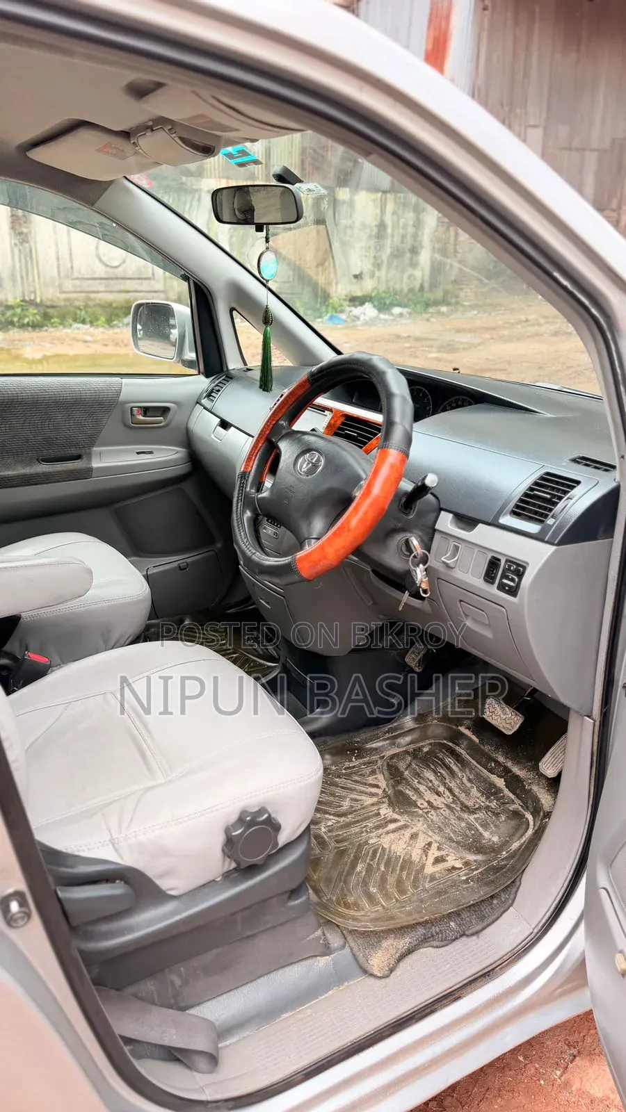 Toyota Noah 2003 Silver