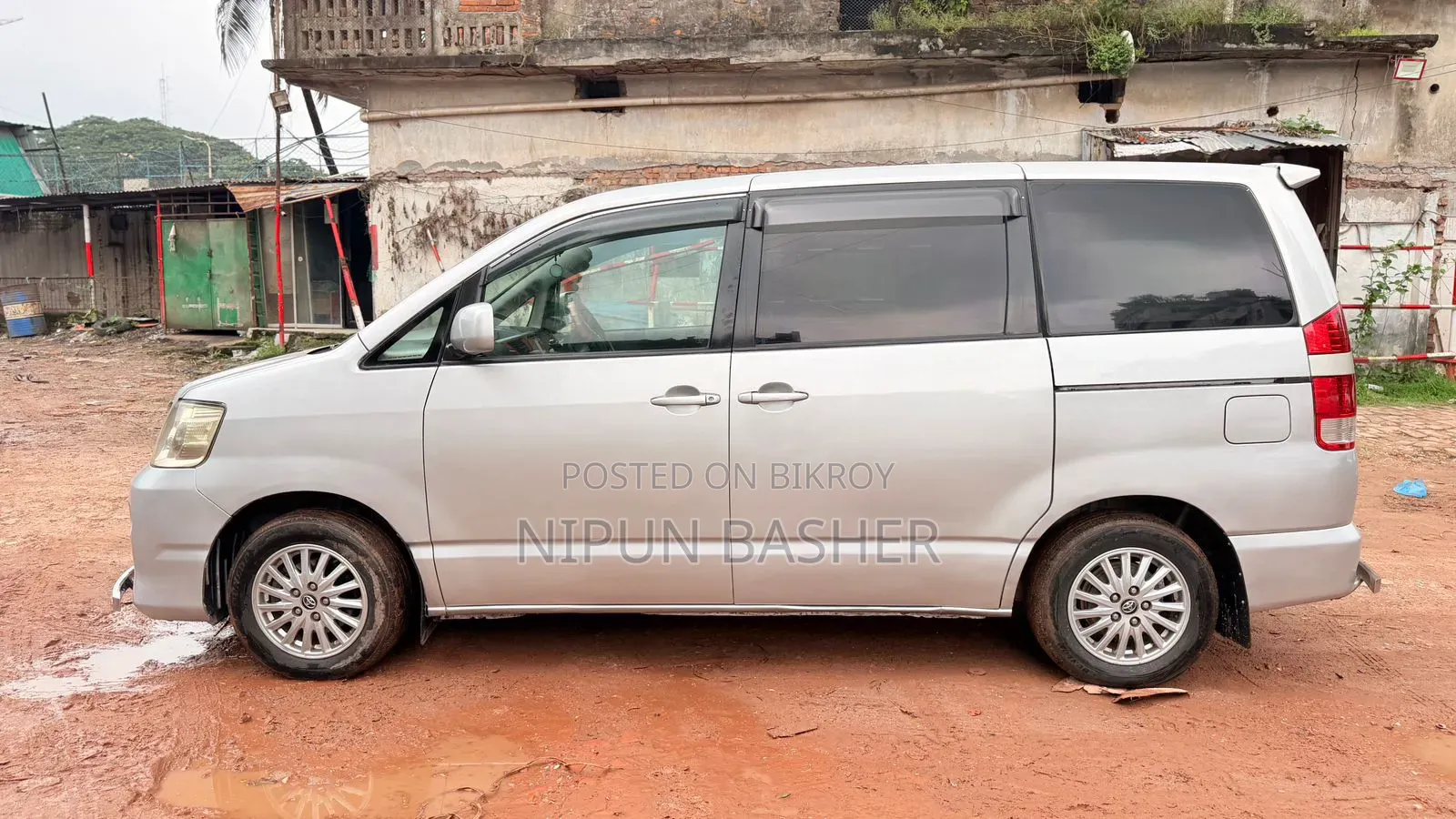 Toyota Noah 2003 Silver