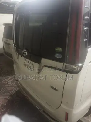 Toyota Esquire 2.0 AWD (7 seater) 2020 Pearl