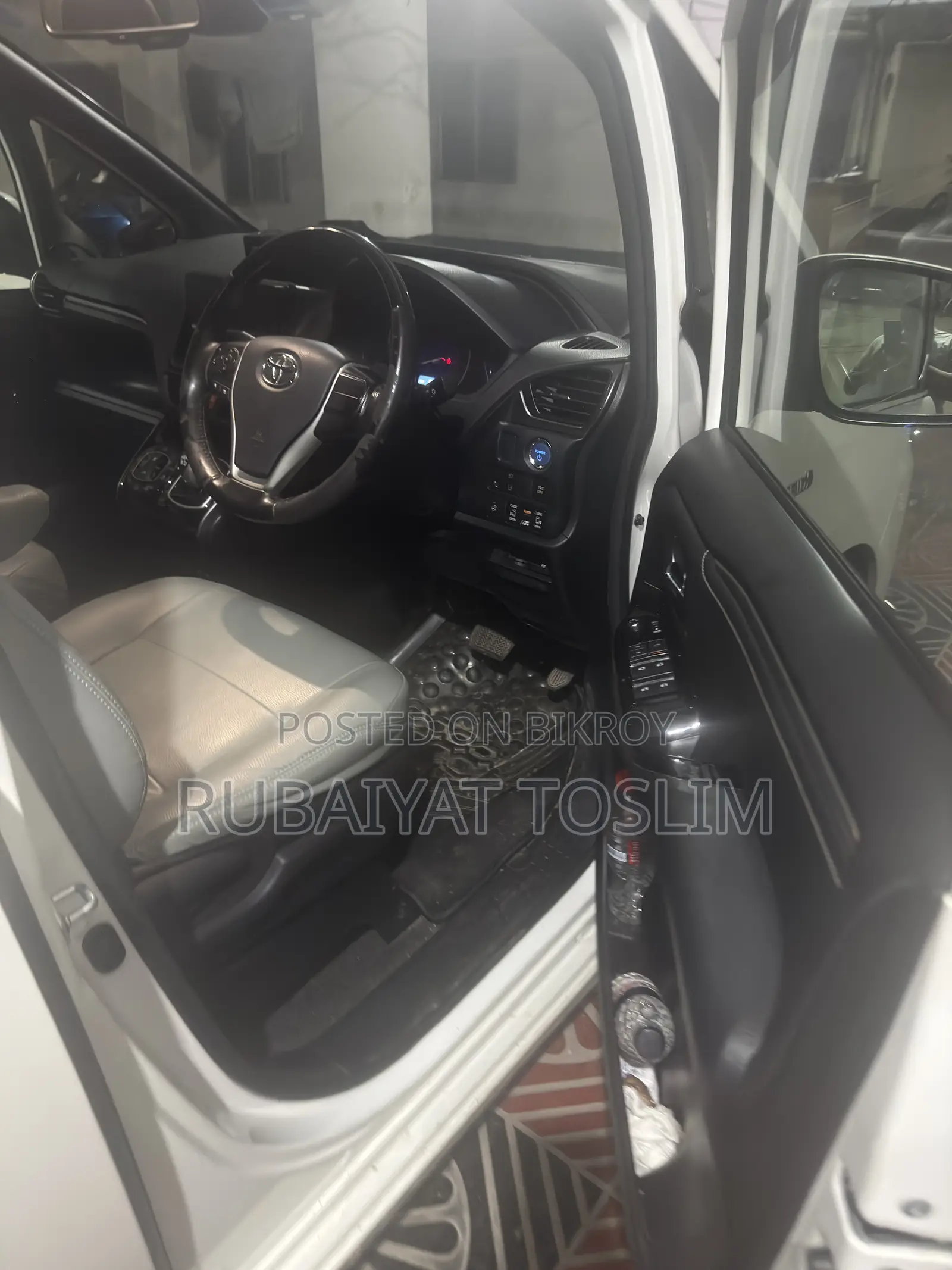 Toyota Esquire 2.0 AWD (7 seater) 2020 Pearl