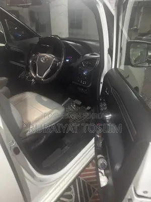 Toyota Esquire 2.0 AWD (7 seater) 2020 Pearl