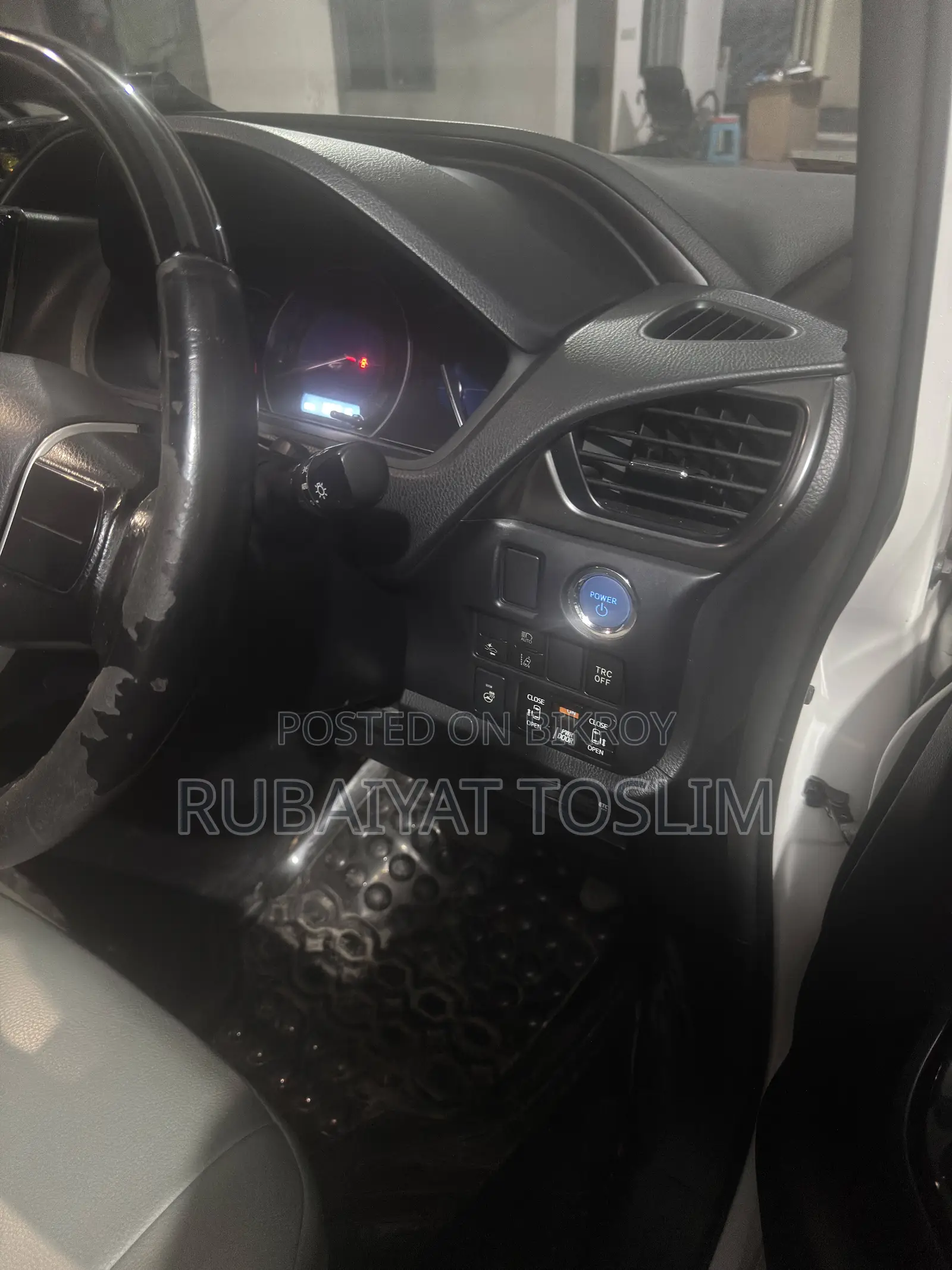 Toyota Esquire 2.0 AWD (7 seater) 2020 Pearl