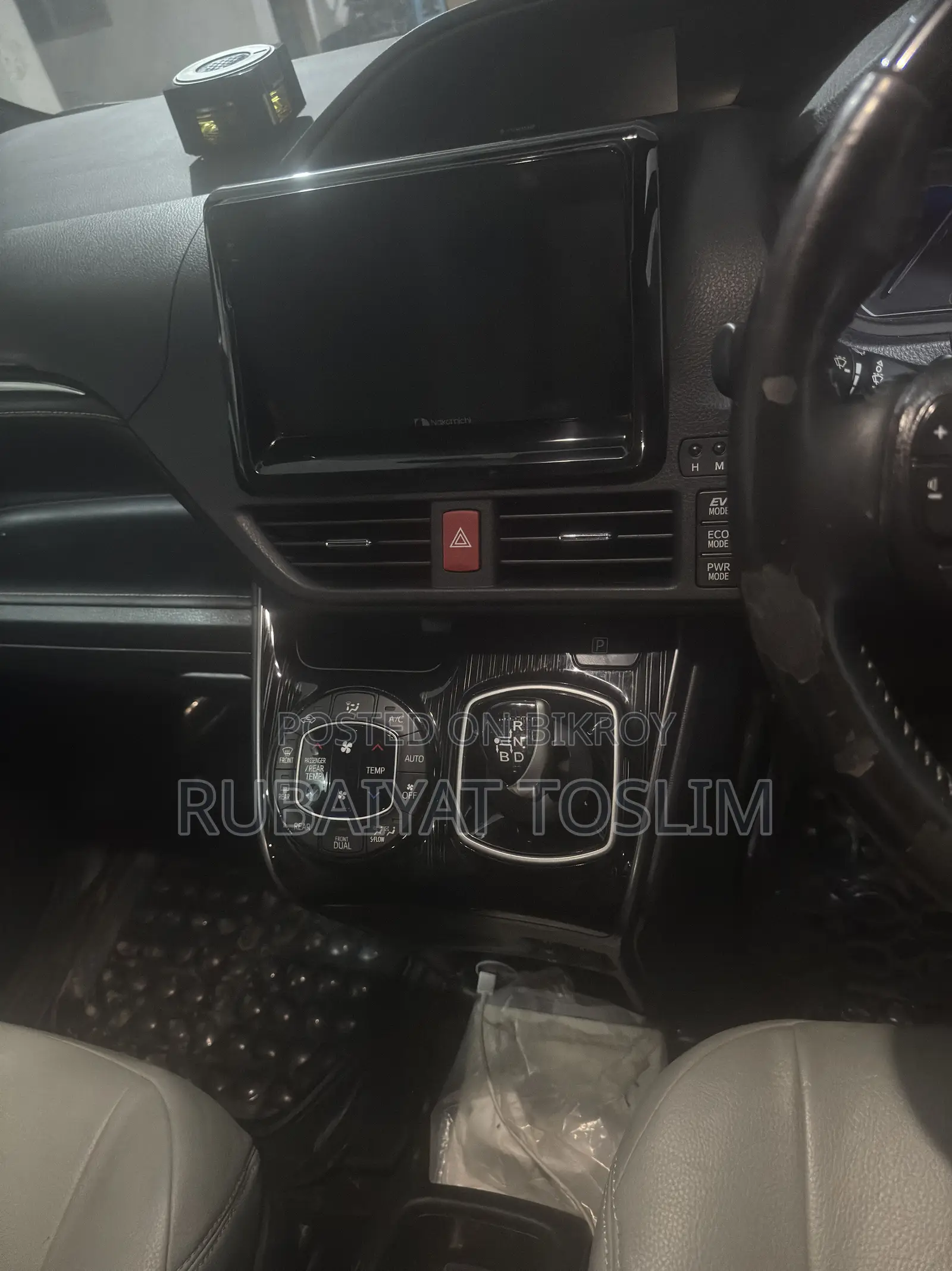 Toyota Esquire 2.0 AWD (7 seater) 2020 Pearl