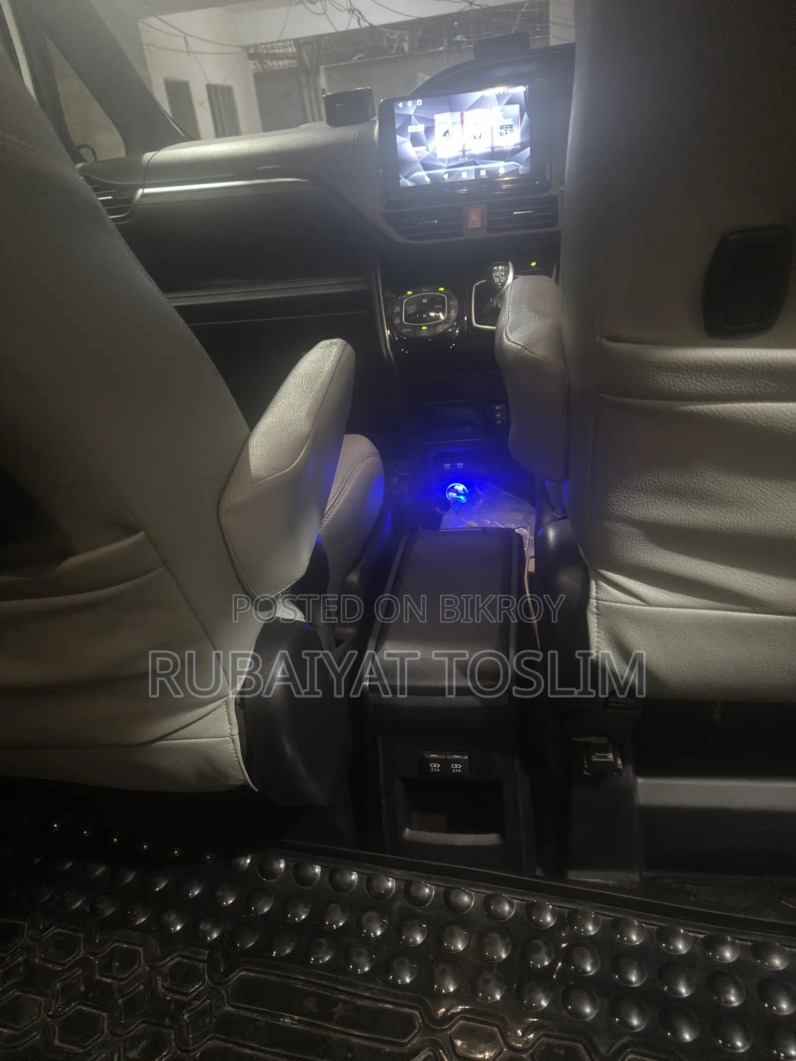 Toyota Esquire 2.0 AWD (7 seater) 2020 Pearl